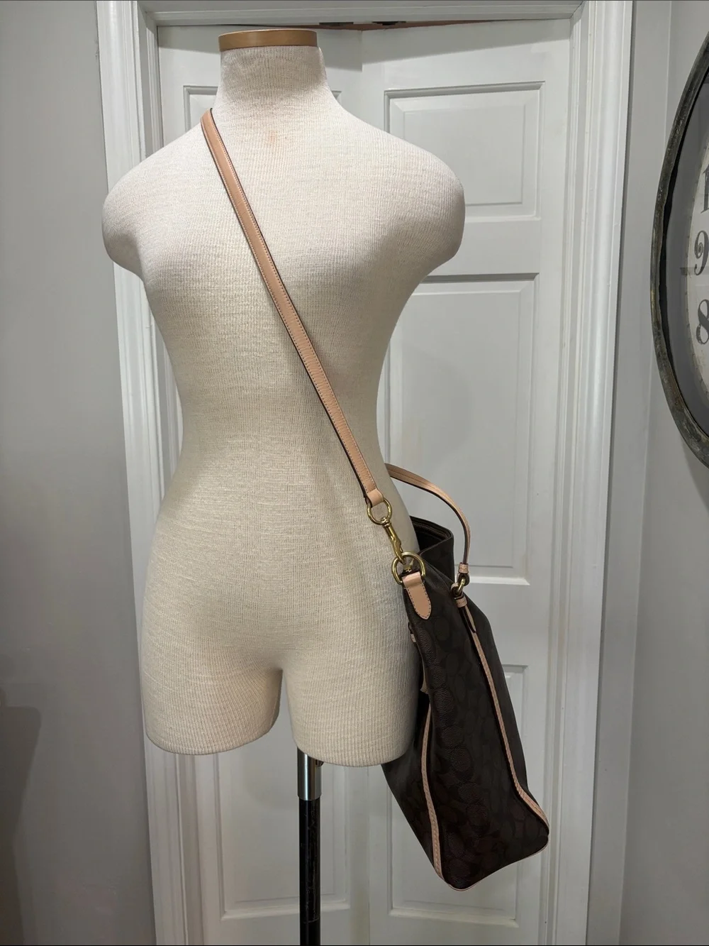 Coach Peyton Signature brown coated leather large purse - Picture 5 of 16